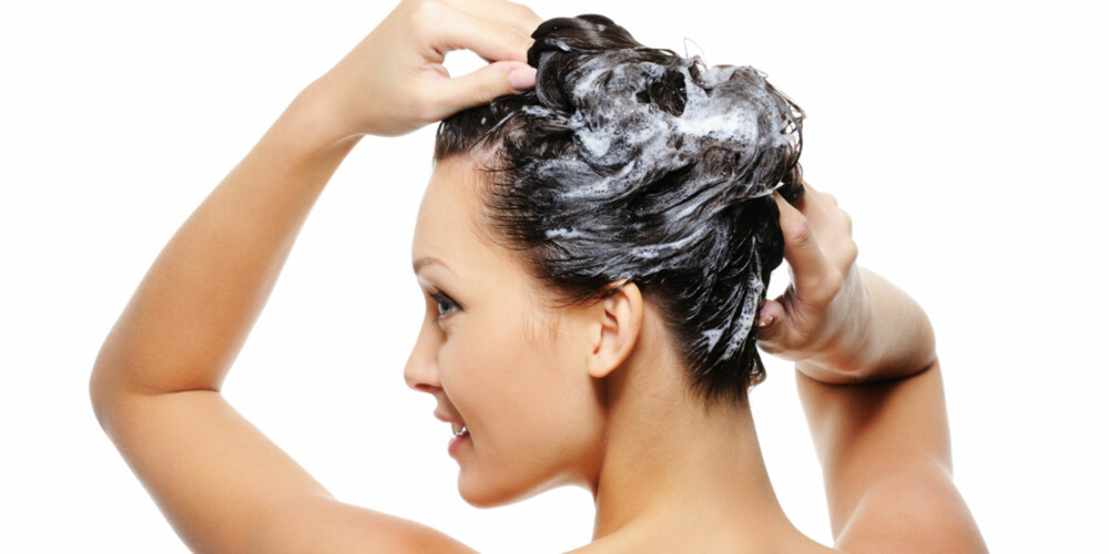 TA EN KUR: Ekspertene råder deg til å bytte ut balsam med en hårkur i ny og ne.