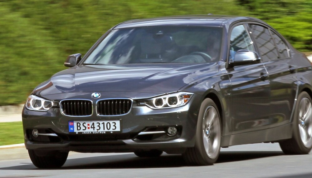 EKSEMPEL: BMW 320i er et eksempel på hvor bra bensinmotorene er blitt. Bensinturboen får den ellers gode dieselmotoren til å framstå som en unggutt midt i stemmeskifte og muskelvekst. FOTO: Petter Handeland