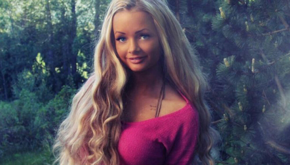 DUKKEANSIKT: Bloggeren Sophie Elise er ikke så ulik Mattels bestselgende Barbie-dukke.