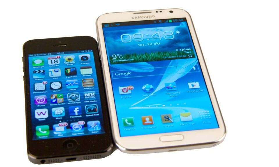 SVÆR: Sammen med iPhone 5 fremstår Galaxy Note II som en gigant.