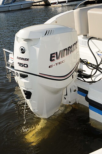 EVINRUDE: Evinrude 150 E-tec. FOTO: Staffan Westerling EVINRUDE: Evinrude 150 E-tec. FOTO: Staffan Westerling