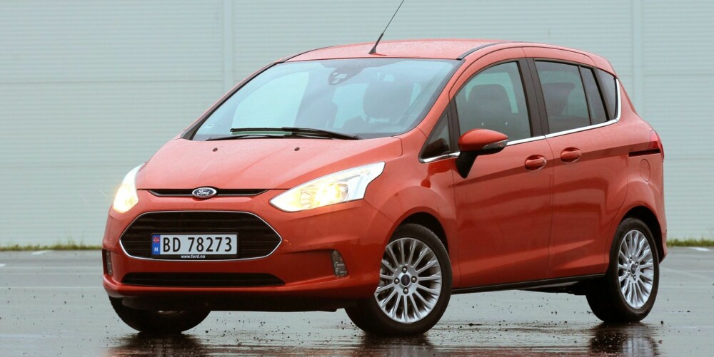 HELMAX: Ford B-Max er uten b-stolpe (stolpen fra tak til gulv mellom fram- og baksetene), noe som gjør den svært praktisk. Tross mangelen på midtstolpe, får bilen høyeste totalkarakter i EuroNCAPs test. FOTO: Petter Handeland