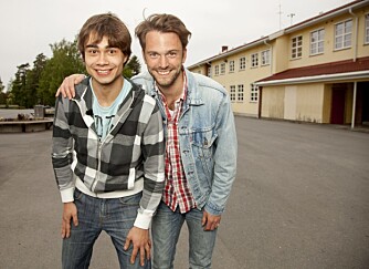 PUSSET OPP: Kåre Magnus fikk kjendisene til å ta i et tak for sin gamle skole i  TVNorge-serien «Den store skoledugnaden». Her med Alexander Rybak.