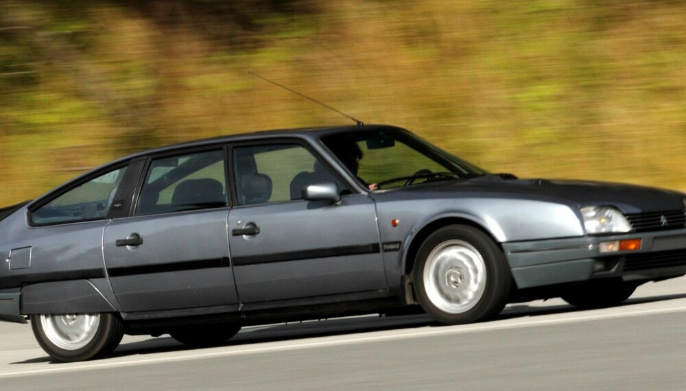 OH-LA-LA: En av de fineste bilene Citroën har laget. Dette er toppmodellen CX 25 GTI Turbo 2, som er stivere enn normalversjonen, og vet å bite fra seg. OH-LA-LA: En av de fineste bilene Citroën har laget. Dette er toppmodellen CX 25 GTI Turbo 2, som er stivere enn normalversjonen, og vet å bite fra seg.