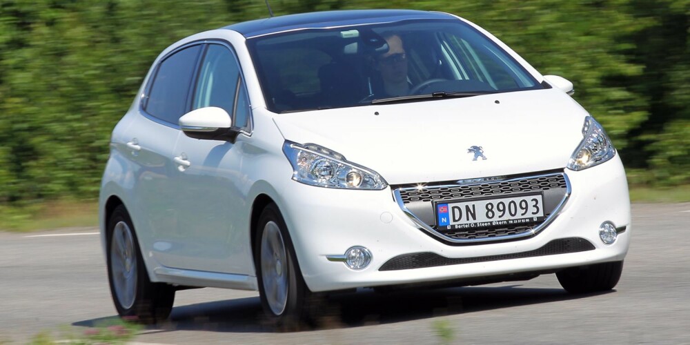 PEUGEOT 208: Klasse: Småbil. Pris fra: 181 900,-. Motorer: Bensin, diesel. Girkasse: Manuell og automat. Mål (L/B/H): 3965/1739/1460 mm. Bag.rom: 285/1076 liter. Egenvekt uten fører: Fra 975 kg. FOTO: Terje Bjørnsen