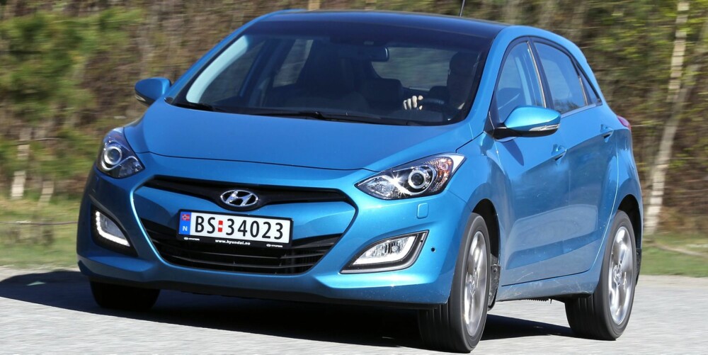 HYUNDAI i30: Klasse: Kompaktklassen. Pris fra: 200 950,-. Motorer: Bensin, diesel. Girkasse: Manuell, automat. Mål (L/B/H): 4300/1780/1470 mm. Bag.rom: 378/1316 liter. Egenvekt uten fører: Fra 1185 kg. FOTO: Petter Handeland