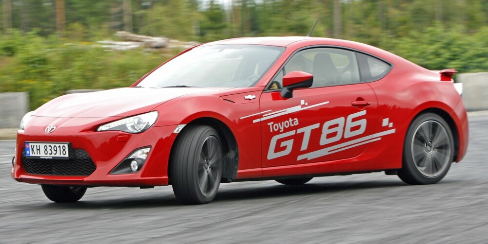 MORO: Toyota er endelig på banen igjen med en liten sportsbil, som koster fra 457 000 kroner. FOTO: Petter Handeland MORO: Toyota er endelig på banen igjen med en liten sportsbil, som koster fra 457 000 kroner. FOTO: Petter Handeland