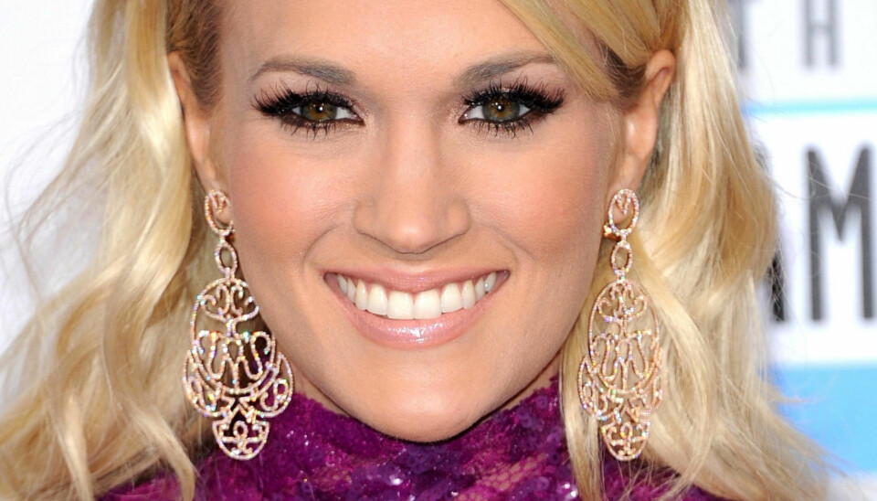 FIN MANKE: Carrie Underwood med sin blonde, glansfulle manke.