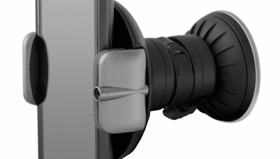 HAR ALT: Dension Car Dock for Smartphone har både mikrofon, FM-sender og lader. Dermed kan den fungere både som handsfree og musikkspiller.