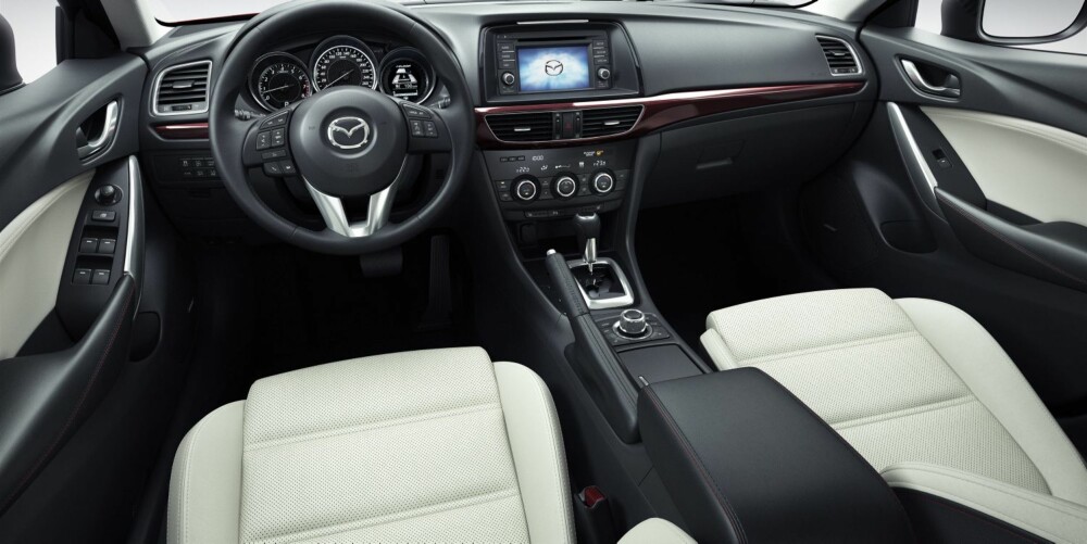 FINERE: Materialkvaliteten på interiøret ser ut til å ha fått et løft. FOTO: Mazda