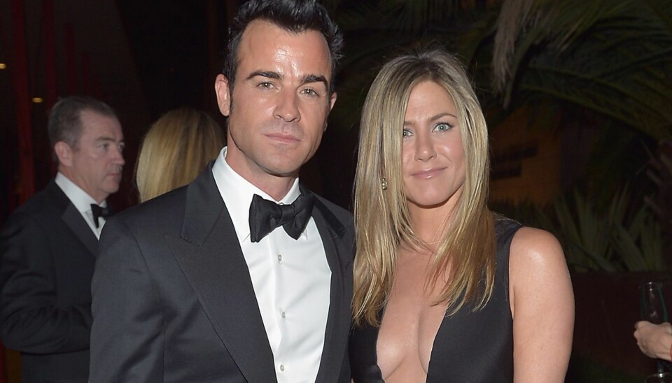 SEXY KJOLE: Forloveden Justin Theroux har fått Jennifer Aniston til å kle seg mer utfordrende.