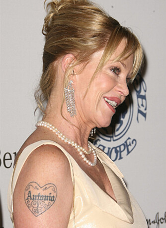 TRUE LOVE: Melanie Griffith har inket navnet til sin elskede Antonio (Banderas) på armen. TRUE LOVE: Melanie Griffith har inket navnet til sin elskede Antonio (Banderas) på armen.