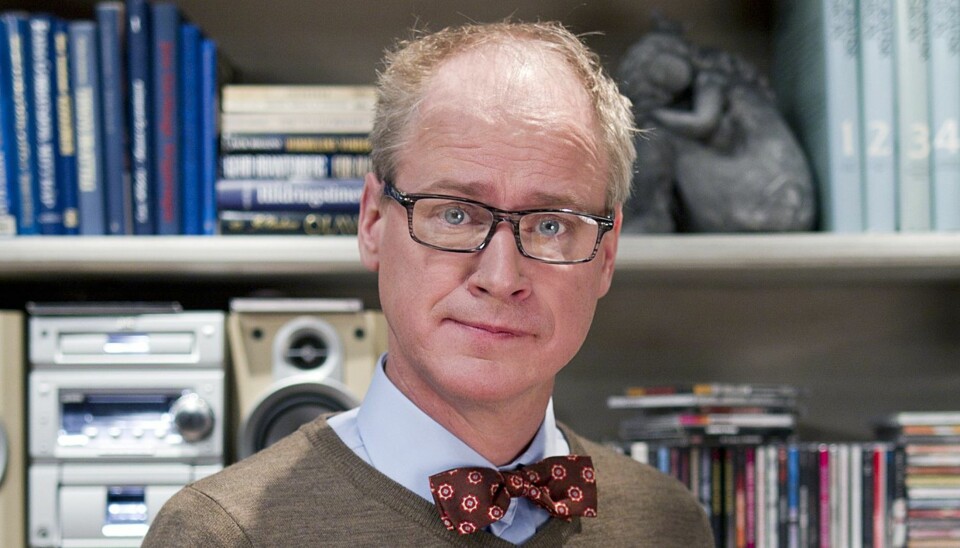 NORGESVENN: Komikeren Robert Gustfasson mistet nylig sin gode regissørvenn Walter Söderlund. Her er Robert i en scene fra TV 2-serien «Sara & Selma».