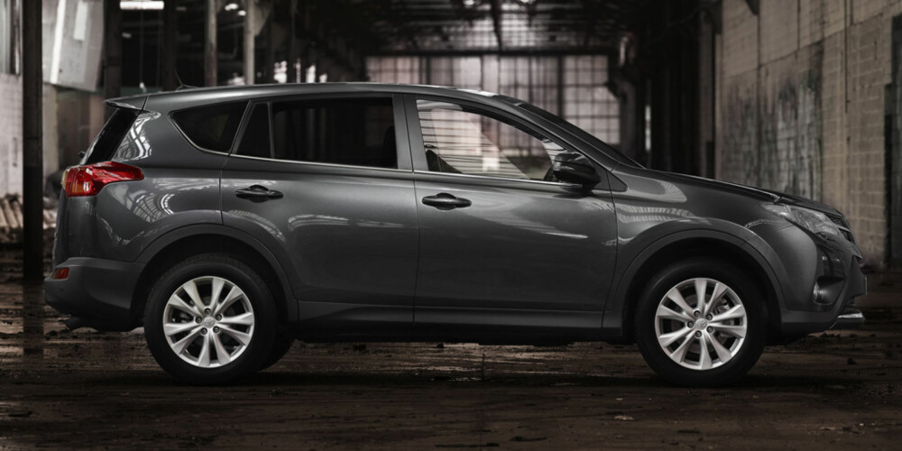 RAV4. Nye Toyota RAV er hele 20,5 centimeter lengre enn forgjengeren. FOTO: Toyota RAV4. Nye Toyota RAV er hele 20,5 centimeter lengre enn forgjengeren. FOTO: Toyota