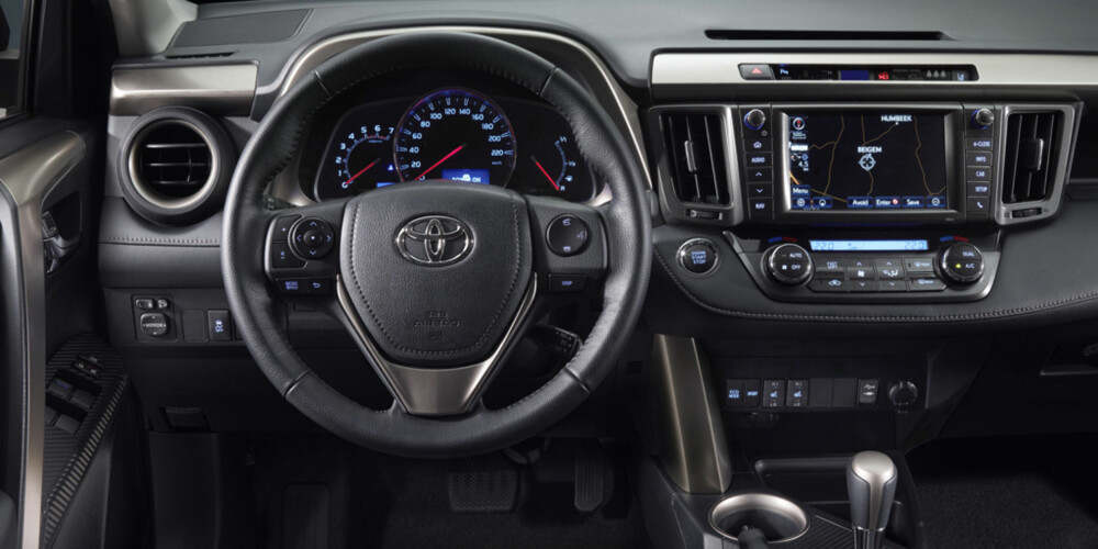 LØFTET: Førermiljøet er helt nytt. FOTO: Toyota LØFTET: Førermiljøet er helt nytt. FOTO: Toyota