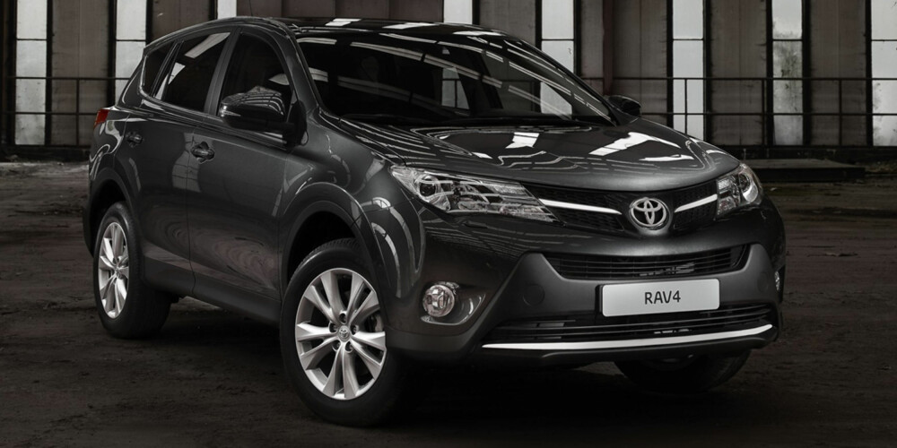 BEDRE Å KJØRE: RAV4 har fått et forbedret understell, fornyet elektrisk servostyring og et nytt Integrated Dynamic Drive System med en helt ny Sports-modus. FOTO: Toyota BEDRE Å KJØRE: RAV4 har fått et forbedret understell, fornyet elektrisk servostyring og et nytt Integrated Dynamic Drive System med en helt ny Sports-modus. FOTO: Toyota