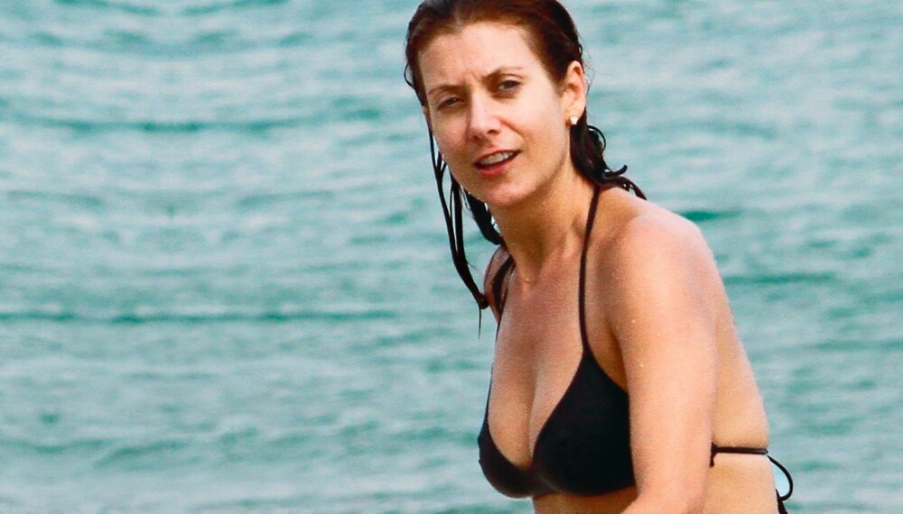 LEKKER: «Privat Praksis»-stjernen Kate Walsh viser stolt frem sin flotte kropp på stranden i Miami.