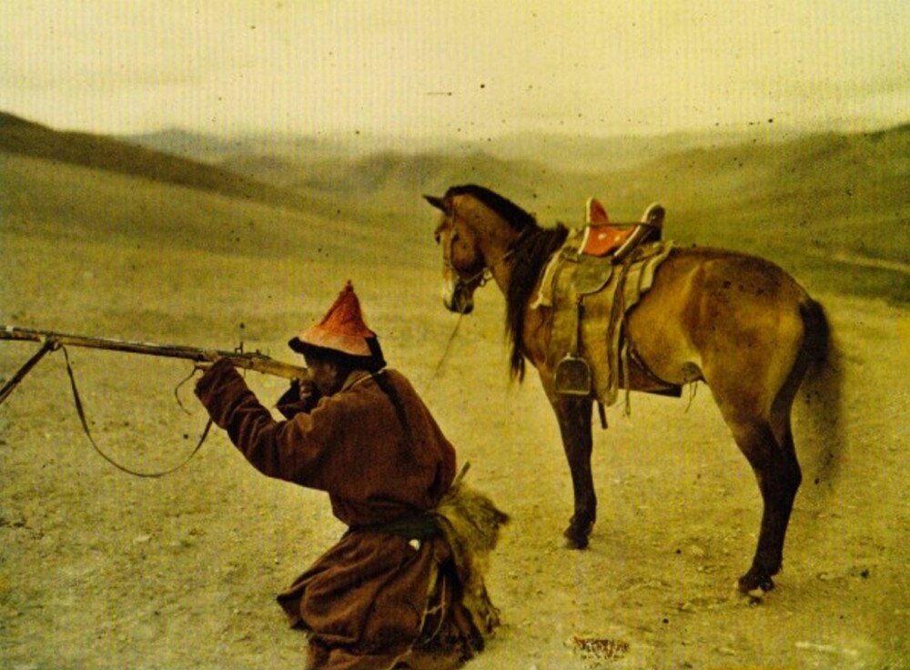 Mongolia, 20. Juli, 1913: Dette bildet viser en mongolsk jeger, og ble tatt to år etter den mongolske frigjøringen.