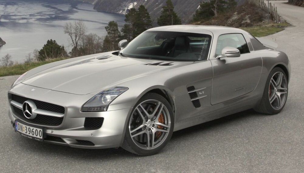 BEDRE OPPFØLGER: Mercedes SLS AMG med 571 hestekrefter har vi testet i Norge. Men nå er det kommer en enda bedre GT-versjon med 591 hk. FOTO: HM Arkiv