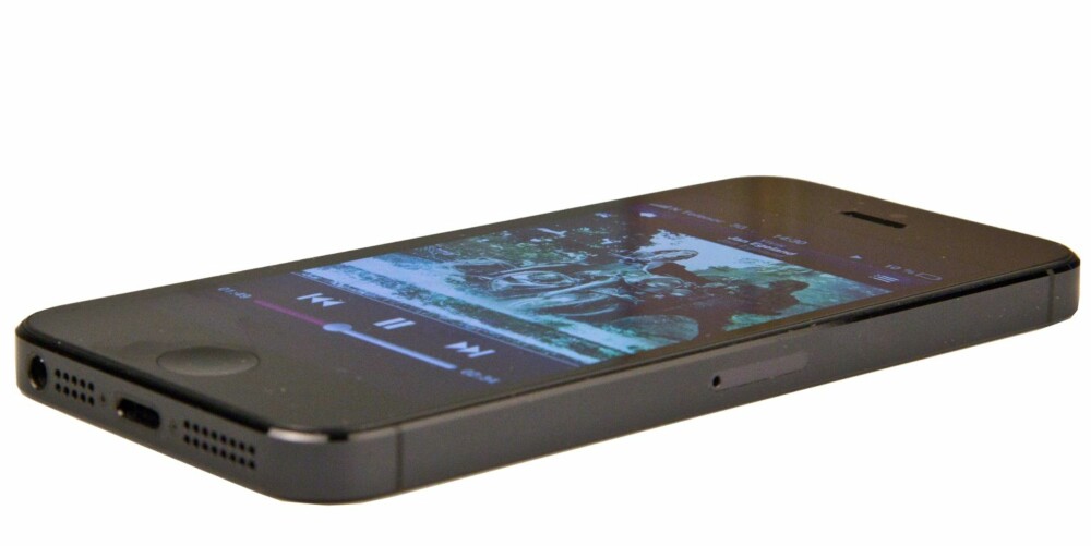 IKON: Om iPhone 5 får den samme ikoniske statusen som sine forgjengere gjenstår å se. Det er uansett en bra mobil om du alt er på innsiden av Apple-leiren. IKON: Om iPhone 5 får den samme ikoniske statusen som sine forgjengere gjenstår å se. Det er uansett en bra mobil om du alt er på innsiden av Apple-leiren.