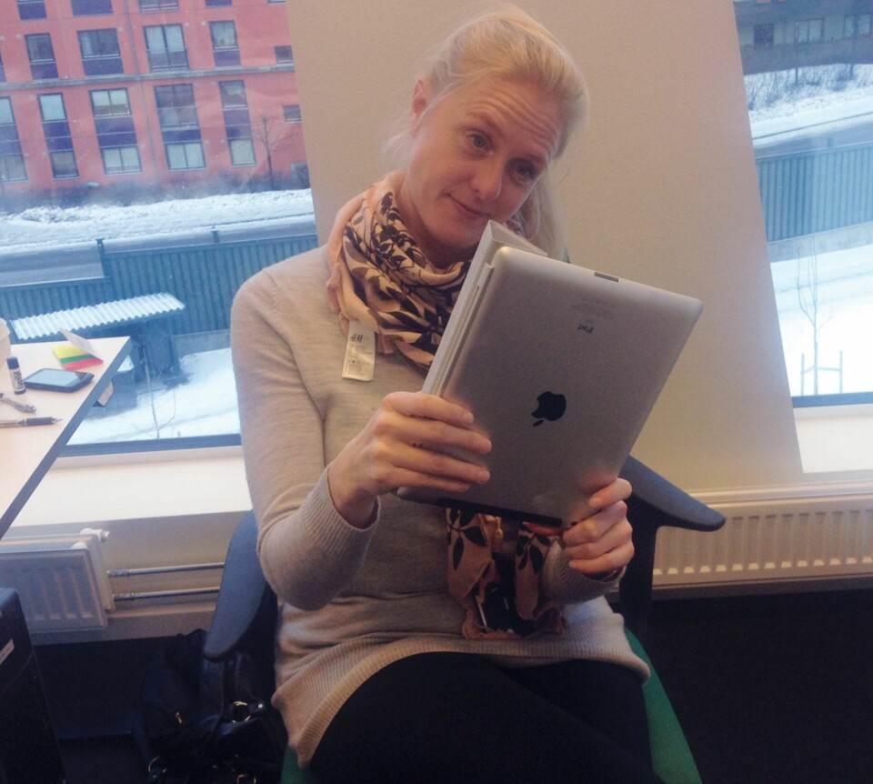 NYBEGYNNER: Jeg VET hva en iPad er, men jeg hadde aldri tatt i en før. Ganske kjekk sak, mulig jeg kommer til å kjøpe en. Om noen år.