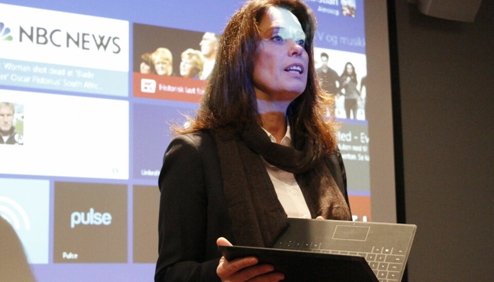 FORNØYD: Adm. direktør i Microsoft Norge forteller at hun har brukt Microsoft Surface RT i snart tre måneder. I dag får du kjøpt nettbrettet i Norge.