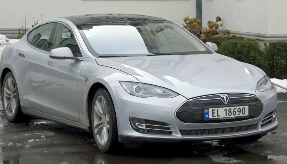 MODEL S I OSLO: For en gangs skyld en tidlig norsk registrert Model S, utenfor Villa Otium. FOTO: Geir Svardal