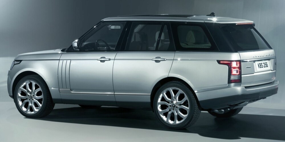 KJENT STIL: I den utvendige designen er hovedtrekkene fra forgjengeren beholdt. FOTO Land Rover KJENT STIL: I den utvendige designen er hovedtrekkene fra forgjengeren beholdt. FOTO Land Rover