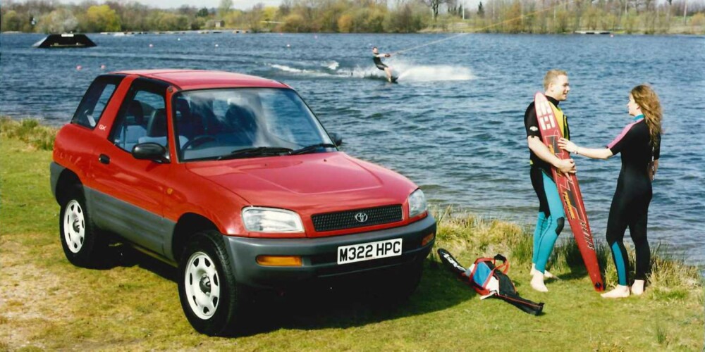 MYE SKJEDD: Det har skjedd en del med RAV4. Den er blitt stadig mindre terrengbil, desto mer familiebil. FOTO: Newspress MYE SKJEDD: Det har skjedd en del med RAV4. Den er blitt stadig mindre terrengbil, desto mer familiebil. FOTO: Newspress
