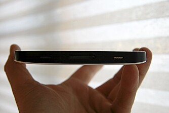 LITEN: I forhold til iPad er Galaxy Tab liten. Fordelen er at den lett kan holdes med en hånd.