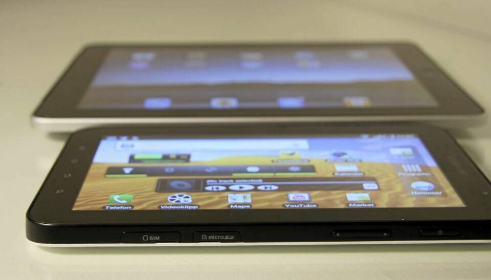 FORSKJELL: 2,7 tommer gjør stor forskjell. Galaxy Tab er omtrent halvparten så stor som iPad.