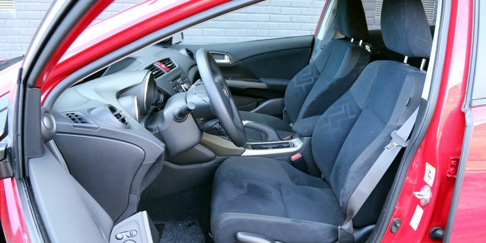 ROM FOR FORBEDRING: Setene ser gode ut, men kunne vært litt fastere og gitt noe bedre støtte under lårene.