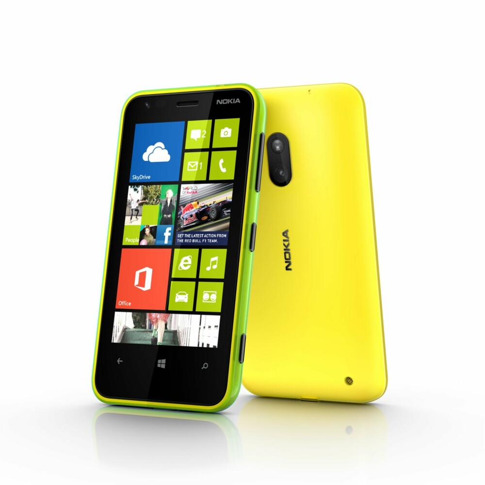 FARGERIK: Lumia 620 kommer i flere fargesterke kombinasjoner. Og går du lei en farge, kan du enkelt bytte deksel.