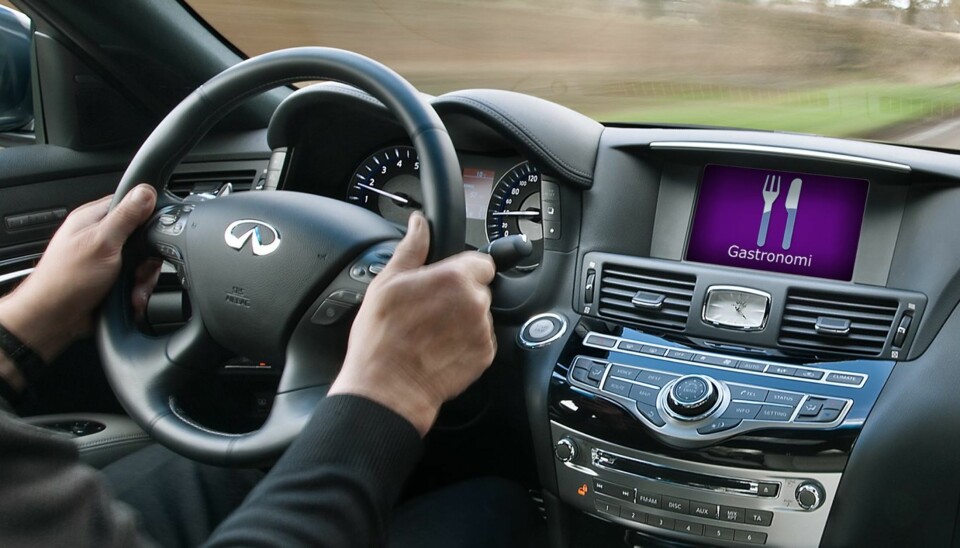 DAGDRØMMING: Å la tankene fare mens man kjører bil høres uskyldig ut. Men slik er det ikke, ifølge en fersk analyse av dødsulykker. FOTO: Newspress