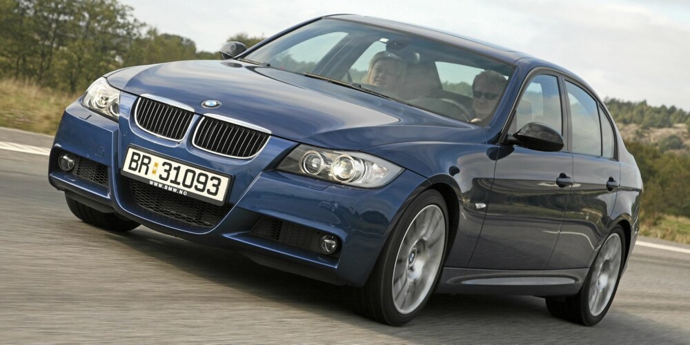 3-SERIE: BMW 3-serie er ikke bare morsom å kjøre, den overbeviser også i teknisk kvalitet. 3-SERIE: BMW 3-serie er ikke bare morsom å kjøre, den overbeviser også i teknisk kvalitet.