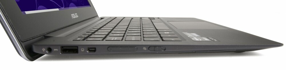 BRA: Det opplyste tastaturet er meget bra til å sitte på en såpass slank maskin. Dessuten er det lavmælt og det gjelder også trykkfunksjonen på pekeplaten. BRA: Det opplyste tastaturet er meget bra til å sitte på en såpass slank maskin. Dessuten er det lavmælt og det gjelder også trykkfunksjonen på pekeplaten.