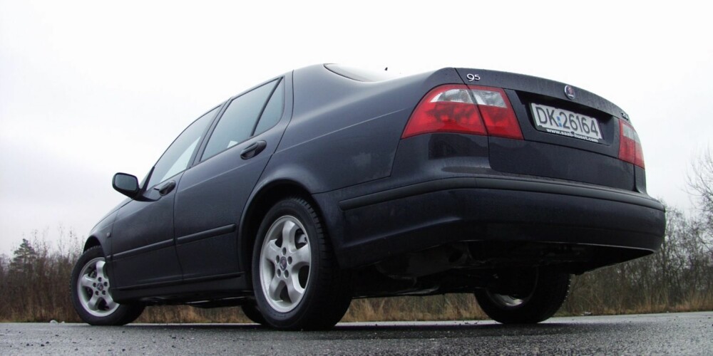 SNITTBILEN: En 2002-modell Saab kan stå som eksempel på gjennomsnittsbilen i Norge. FOTO: Terje Bjørnsen
