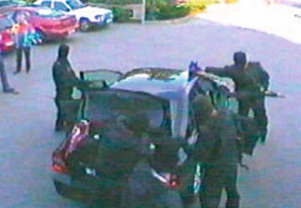 Under det tredje raidet mot DnB på Løren brukte ranerne en Volvo med blålys og uniformer påsatt politimerker.