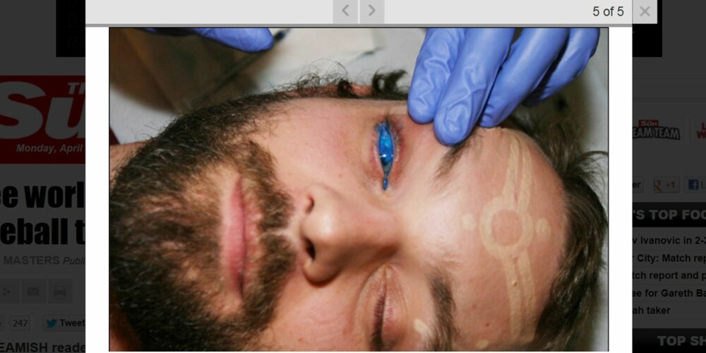 BLÅ ØYNE: Pauly Unstoppable valgte å tatovere øynene blå.