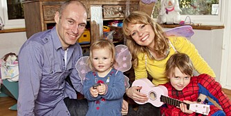 FAMILIEKJÆR: Lisa Stokke bor sammen med mannen Tim og deres barn Jasper og Tallulah i London.  (Foto: Morten Bendiksen)