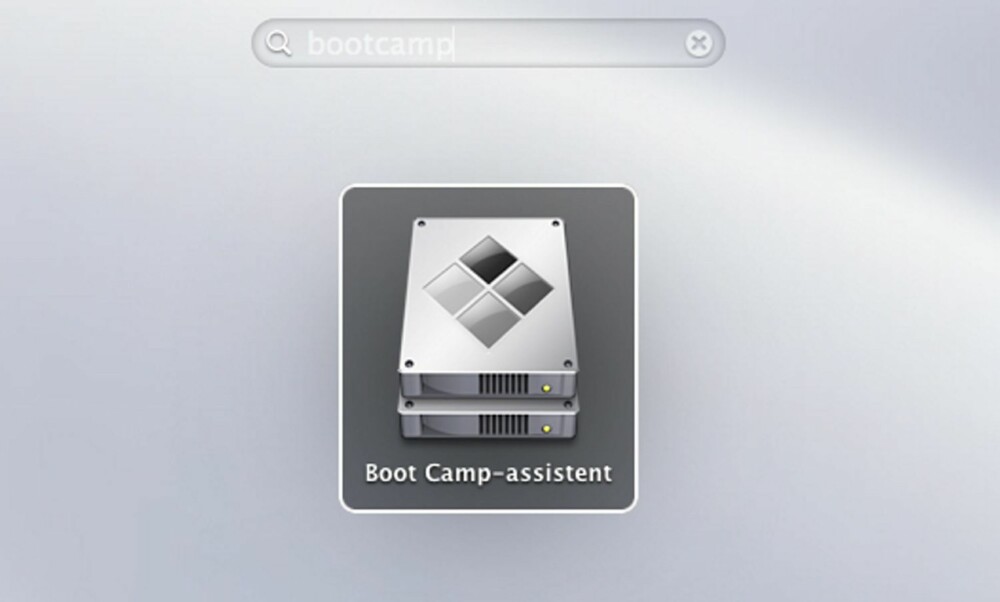1. På Mac-en åpner du Launchpad, og skriver inn «Boot Camp». Du får da opp programmet «Boot Camp-assistent», som hjelper deg gjennom prosessen med å installere Windows.