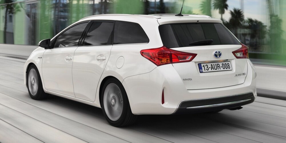 HYBRID: Auris-stasjonsvognen Touring Sports kommer i august. FOTO: Toyota