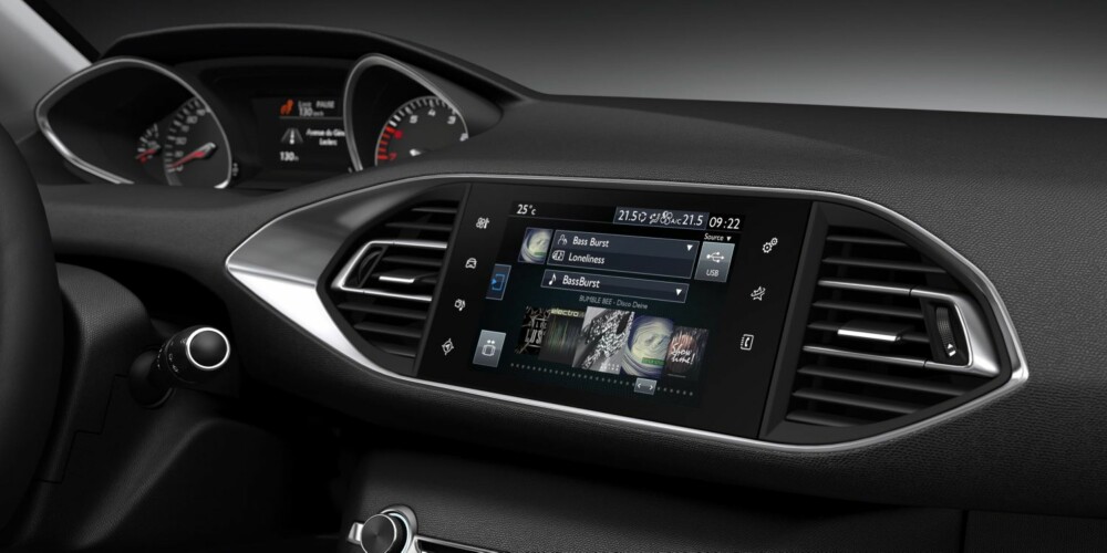 BRUKBART: Navi/inforskjermen er på 9,7 tommer. FOTO: Peugeot BRUKBART: Navi/inforskjermen er på 9,7 tommer. FOTO: Peugeot