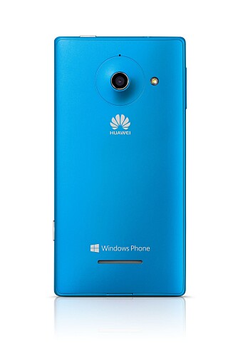 BLÅ: Vi kjenner igjen blåfargen på Ascend W1, men den er blassere og materialkvaliteten er nok lavere enn på Nokias-mobiler.