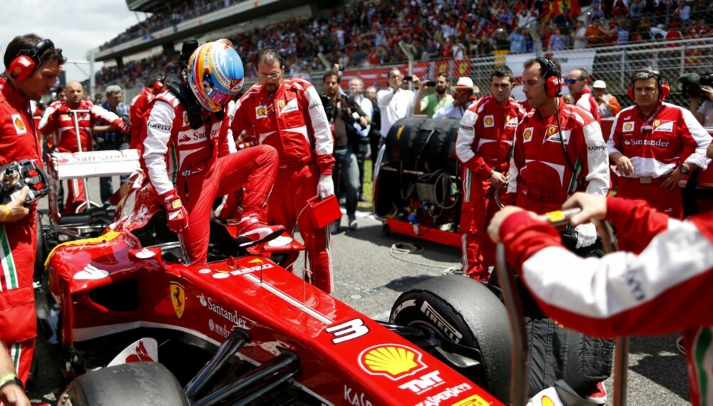 TIL NORGE: Ferraris legendariske formel 1-team kommer til Norge. På bildet klatrer Fernando Alonso ut av sin Ferrari F138. FOTO: Lorenzo Bellanca