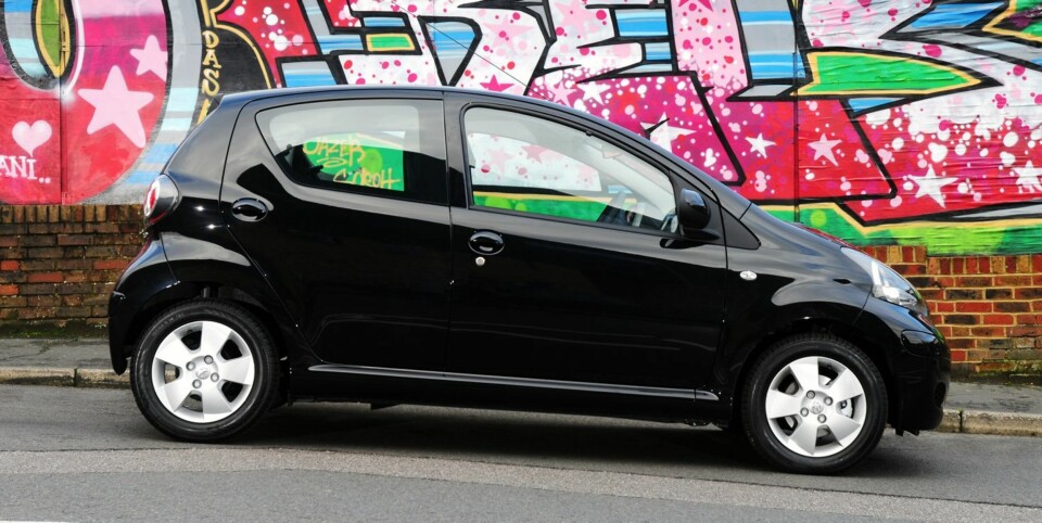 LETT PARKERING: Toyota Aygo. FOTO: Produsent