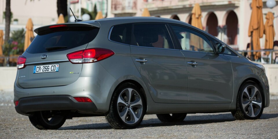 MINDRE: Carens er noe mindre enn forgjengeren når det gjelder lengde, bredde og høyde, men den ser langt mer moderne ut. FOTO: Gudrun Muschalla