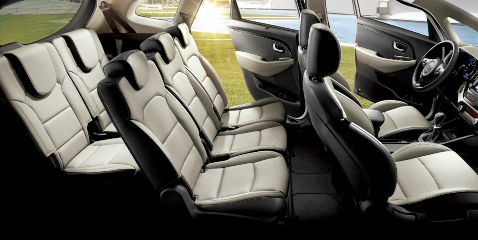 STANDARD: Kia Carens kommer med sju seter som standard. FOTO: Kia