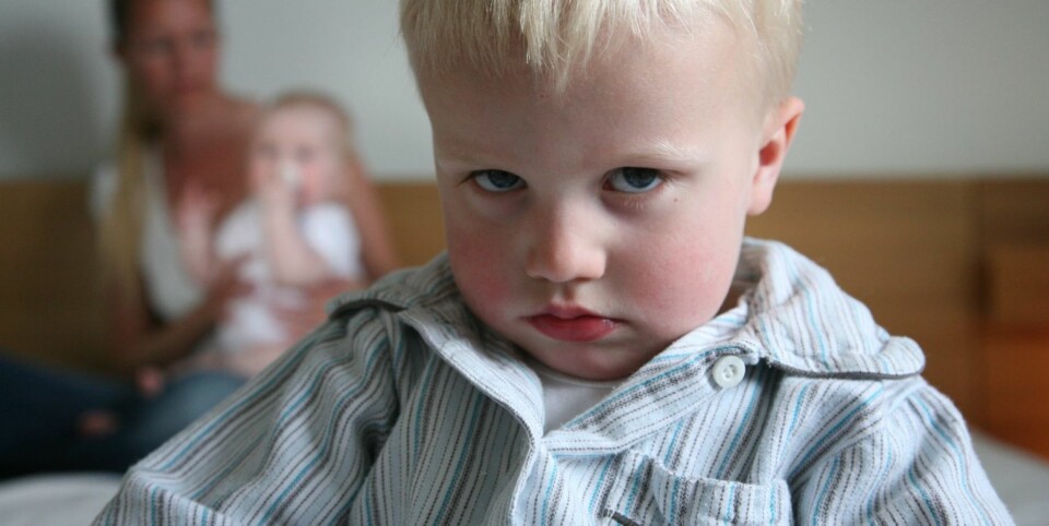 SJALU: Søskensjalusi starter gjerne like før eller etter at det andre barnet er født. Det eldre barnet kan bli mer aggressivt, utagerende eller oppføre seg som om det er yngre enn det er. Det er helt naturlig!