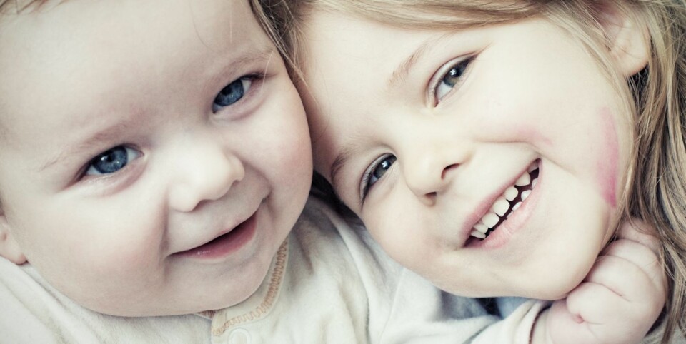 SØSKENKJÆRLIGHET: Søskenforhold er ikke alltid en dans på roser, men barna vil sannsynligvis mest av alt ha stor glede av hverandre gjennom oppveksten.